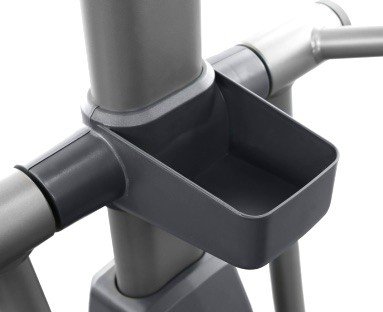 В специальный держатель для емкостей можно поставить бутылочку с водой