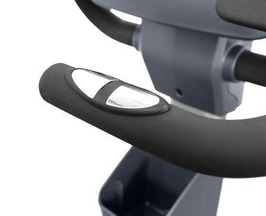 Сенсорные датчики пульса для считывания пульса пользователя во время тренировки. 