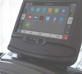 Все для комфортной тренировки: подстаканники для бутылок, клавиши управления soft-touch, сенсорные датчики и алюминиевые боковые поручни