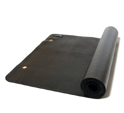 Классический нескользящий мат для йоги Reebok RE-20022 обеспечивает устойчивое положение рук и ног при выполнении асан

