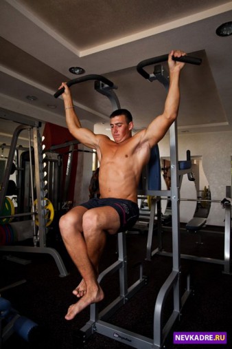 Поднятие колений / турник / брусья AeroFit IF IFPT