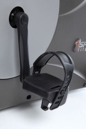 Эргономичные педали имеют внутренний угол наклона 2 градуса, такое положение педалей снижает нагрузку на ноги обеспечивая макисмальное удобство