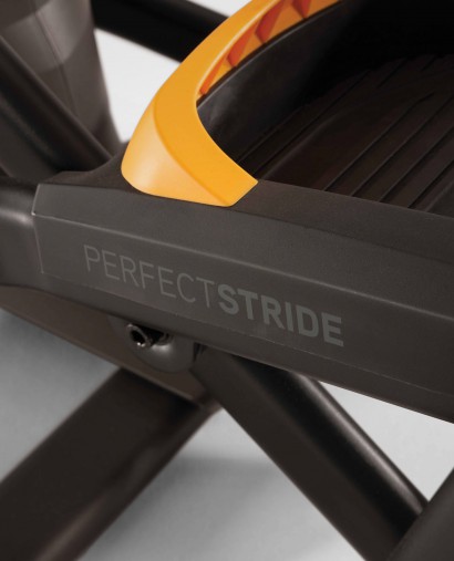 Домашний эллиптический эргометр Matrix A50XIR с 16-дюймовым сенсорным дисплеем и автоматическим изменением длины шага