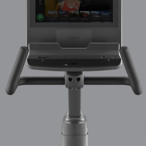 Горизонтальный велотренажер Matrix Endurance. Консоль Touch Base