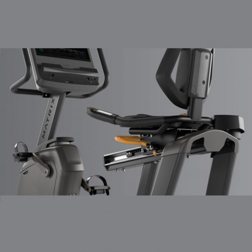 Горизонтальный велотренажер Matrix Lifestyle. Консоль Touch