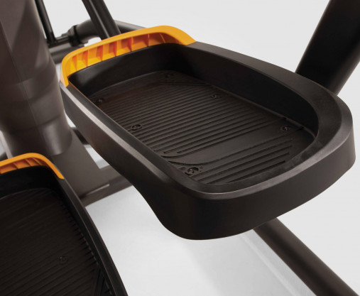 Эллиптический эргометр Matrix A50XIR с 16-дюймовым сенсорным дисплеем