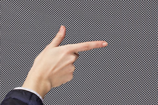 Защитная сеть батутов изготовлена из нейлона, надежного, прочного и эластичного материала